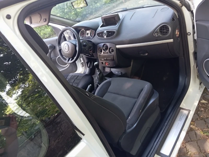 Renault Clio 1.2 75к.с, снимка 8 - Автомобили и джипове - 51929539