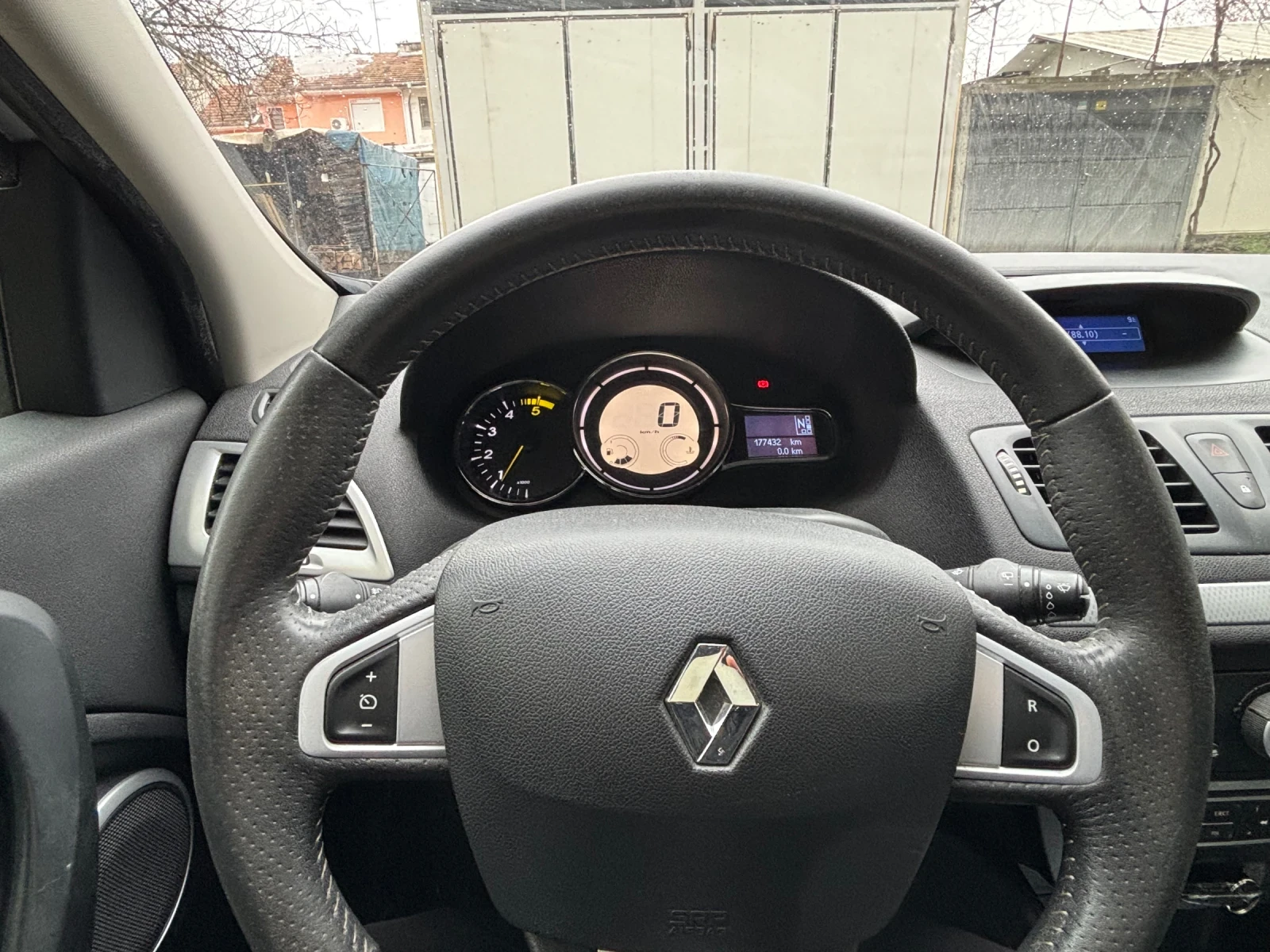 Renault Megane 1.5dci 110кс.Автоматик Фейс, снимка 10 - Автомобили и джипове - 53981255