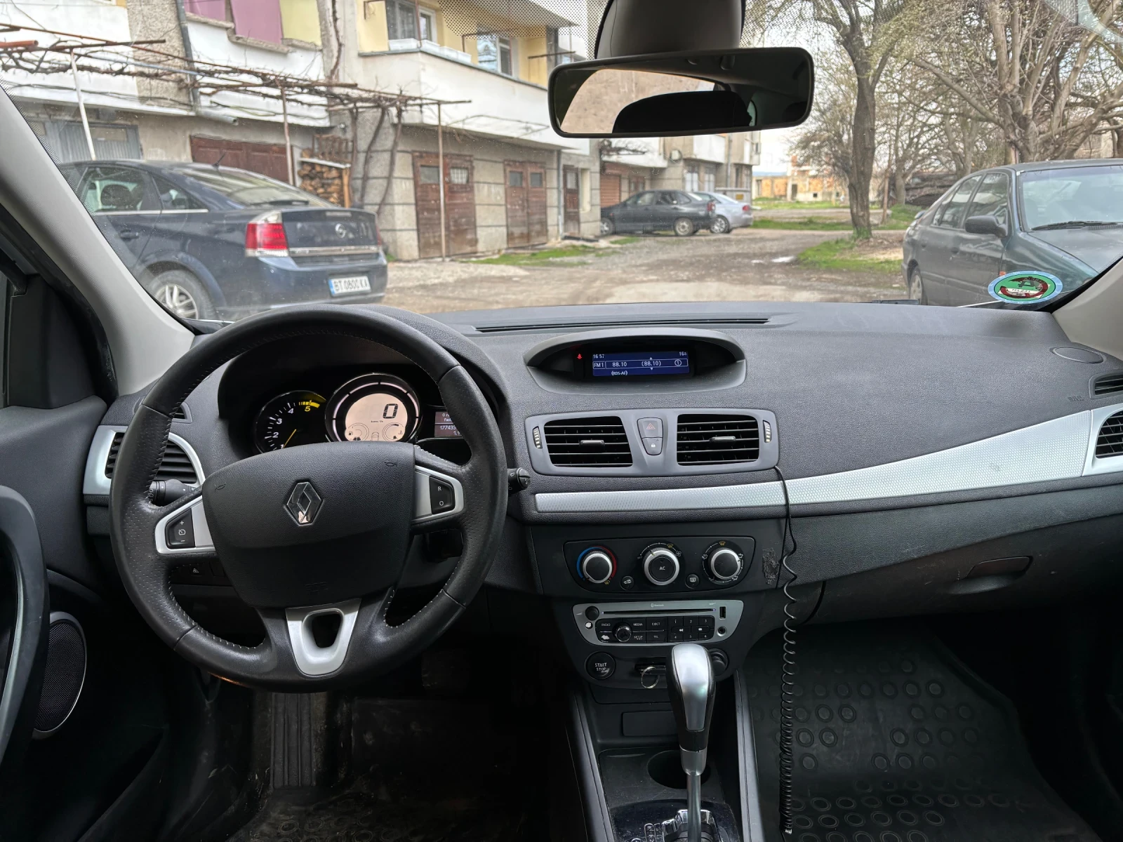 Renault Megane 1.5dci 110кс.Автоматик Фейс, снимка 9 - Автомобили и джипове - 53981255