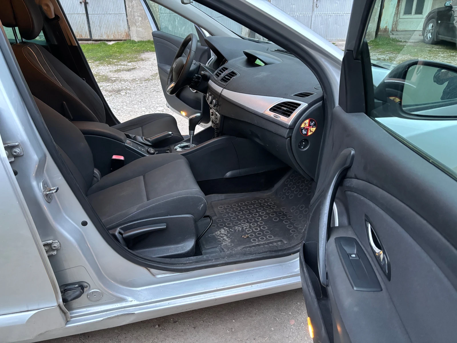 Renault Megane 1.5dci 110кс.Автоматик Фейс, снимка 11 - Автомобили и джипове - 53910171