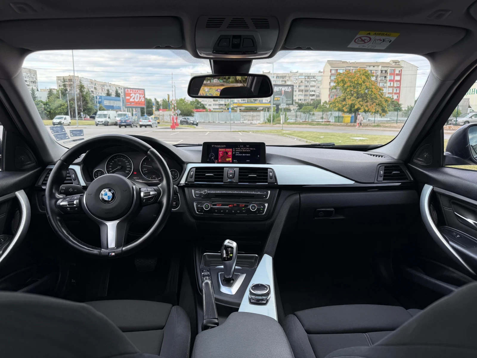 BMW 330 d xDrive Harman/Panorama, снимка 6 - Автомобили и джипове - 55397939