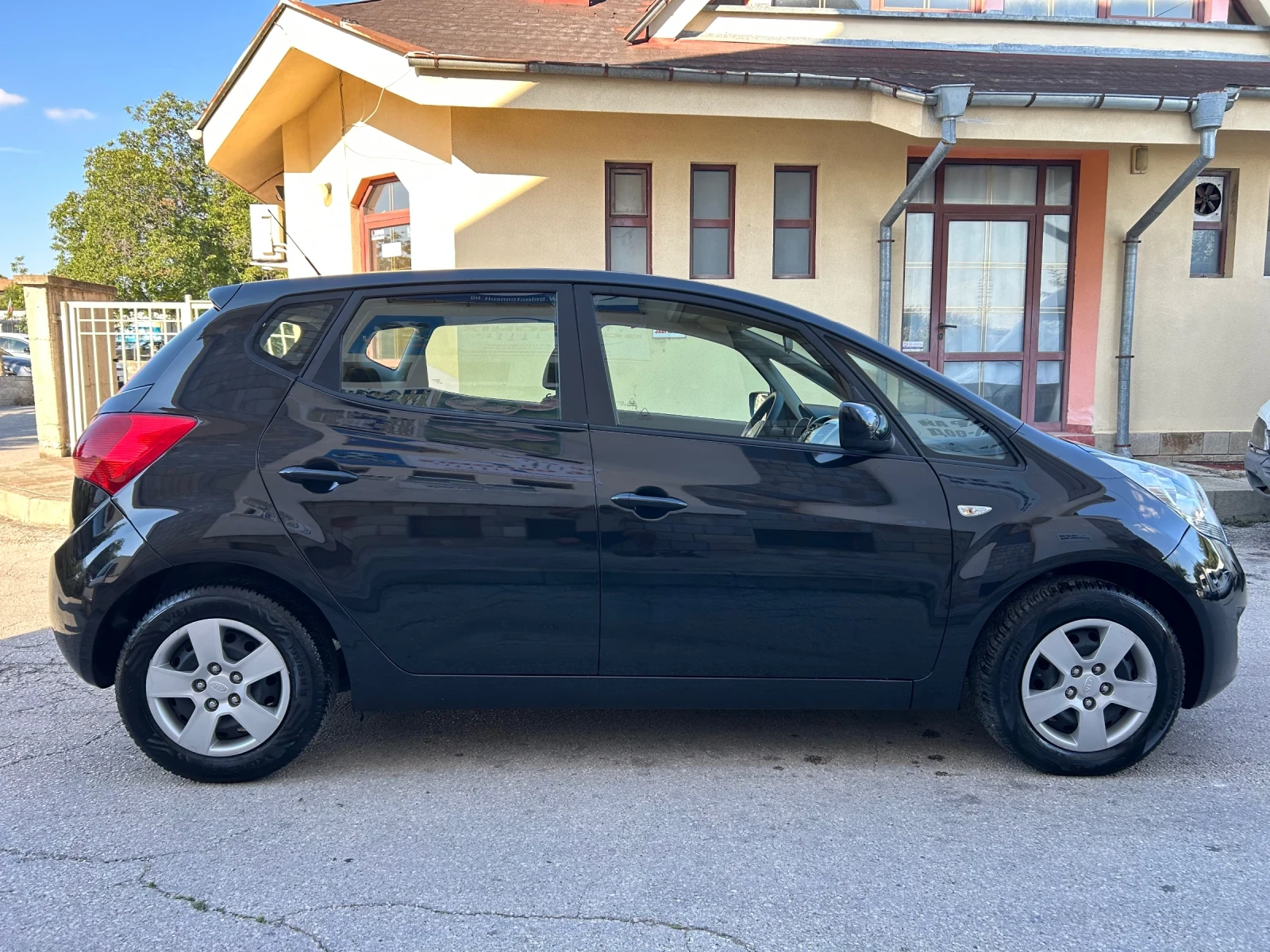 Kia Venga 1.4CRDI КЛИМАТИК, снимка 4 - Автомобили и джипове - 55863822