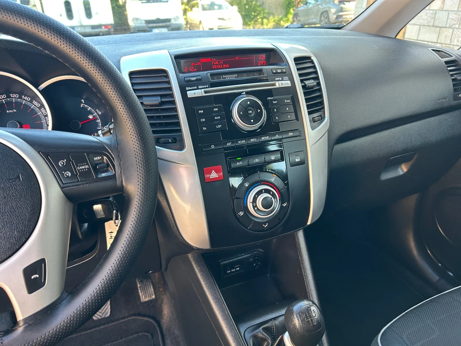 Kia Venga 1.4CRDI КЛИМАТИК, снимка 11 - Автомобили и джипове - 55863822