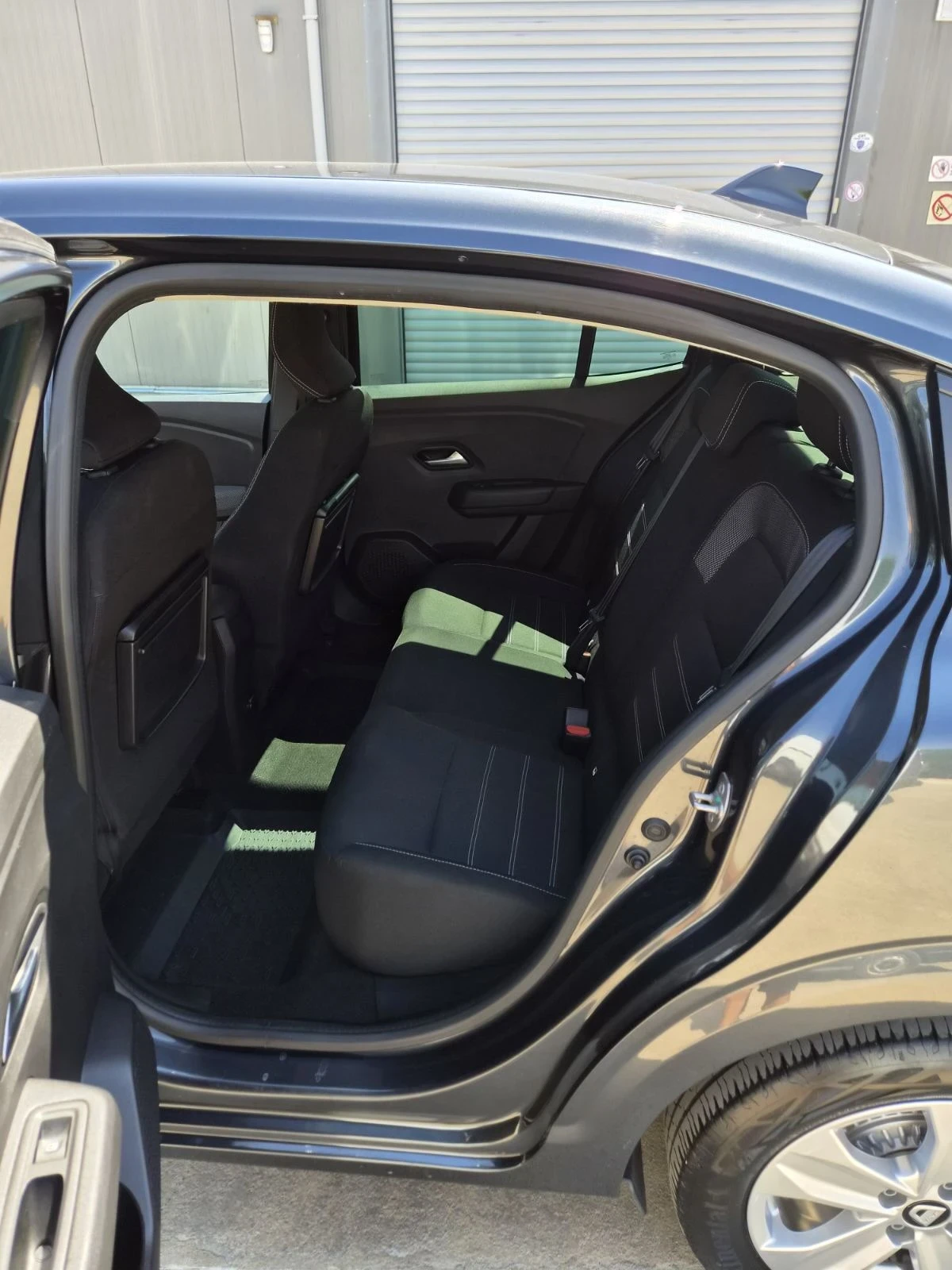 Dacia Logan, снимка 10 - Автомобили и джипове - 56001903