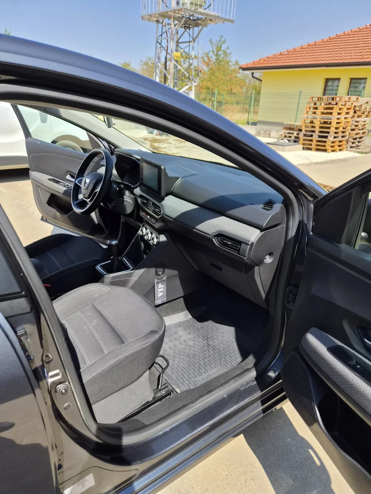 Dacia Logan, снимка 12 - Автомобили и джипове - 56001903