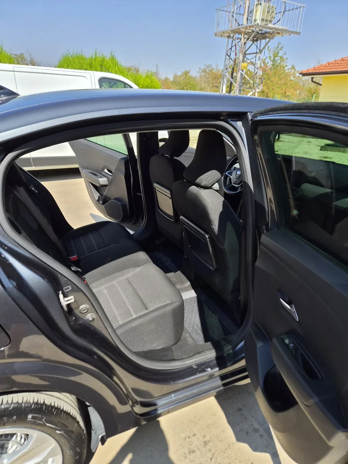 Dacia Logan, снимка 11 - Автомобили и джипове - 56001903