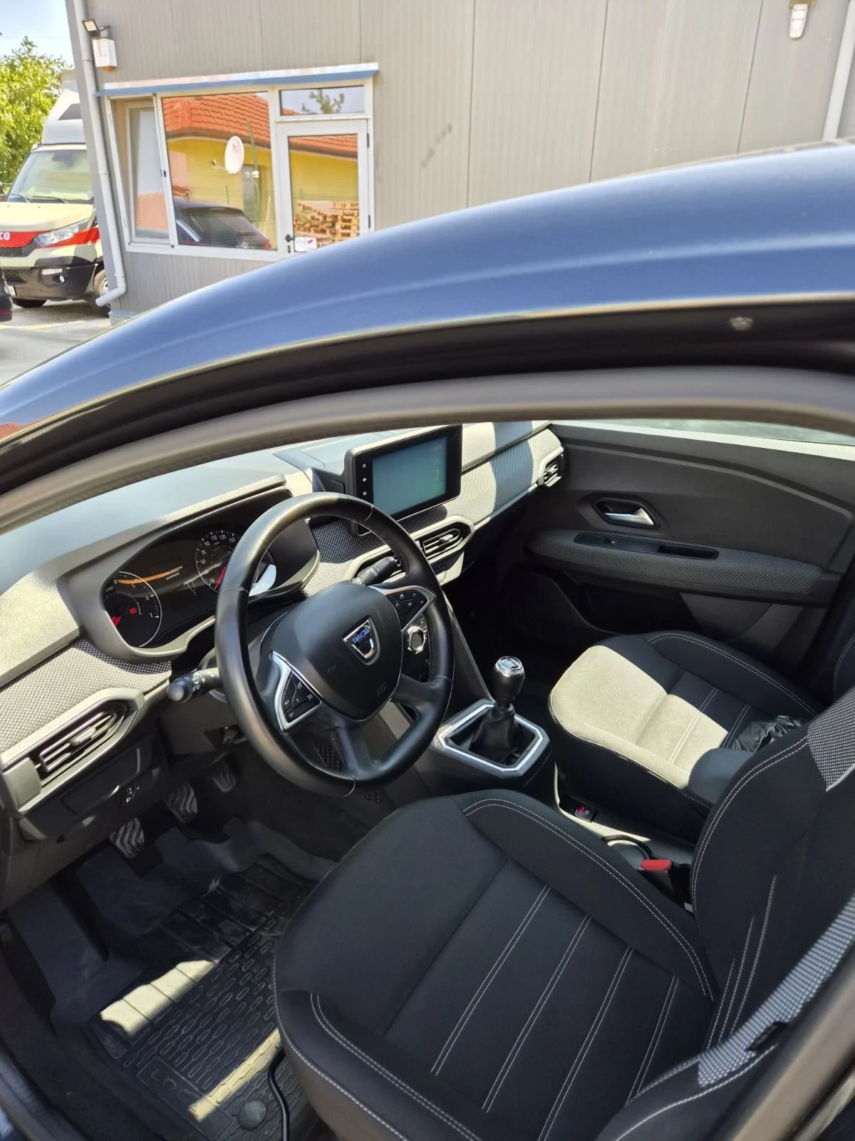 Dacia Logan, снимка 9 - Автомобили и джипове - 56001903