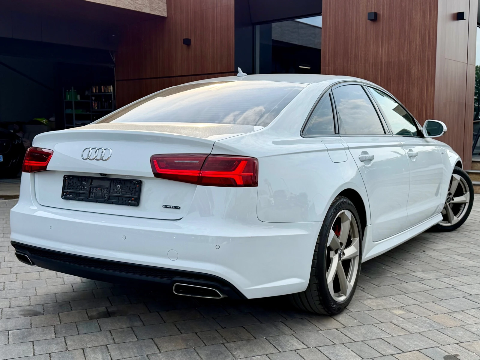 Audi A6 3.0TDI S-line #DISTR#Cam360#HUD#NightVisio#MEMORY#, снимка 2 - Автомобили и джипове - 56046430