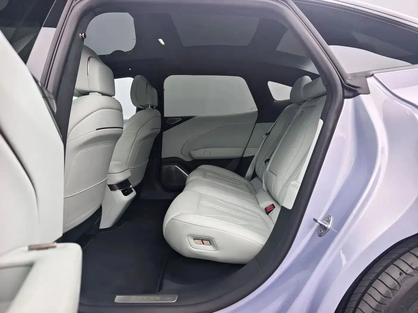 Zeekr 7 GT, снимка 16 - Автомобили и джипове - 56689308