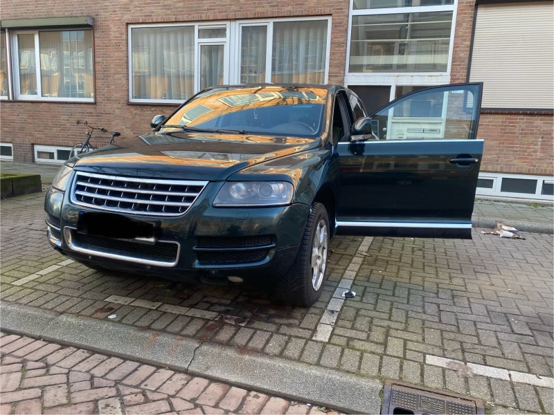 VW Touareg, снимка 2 - Автомобили и джипове - 49048335