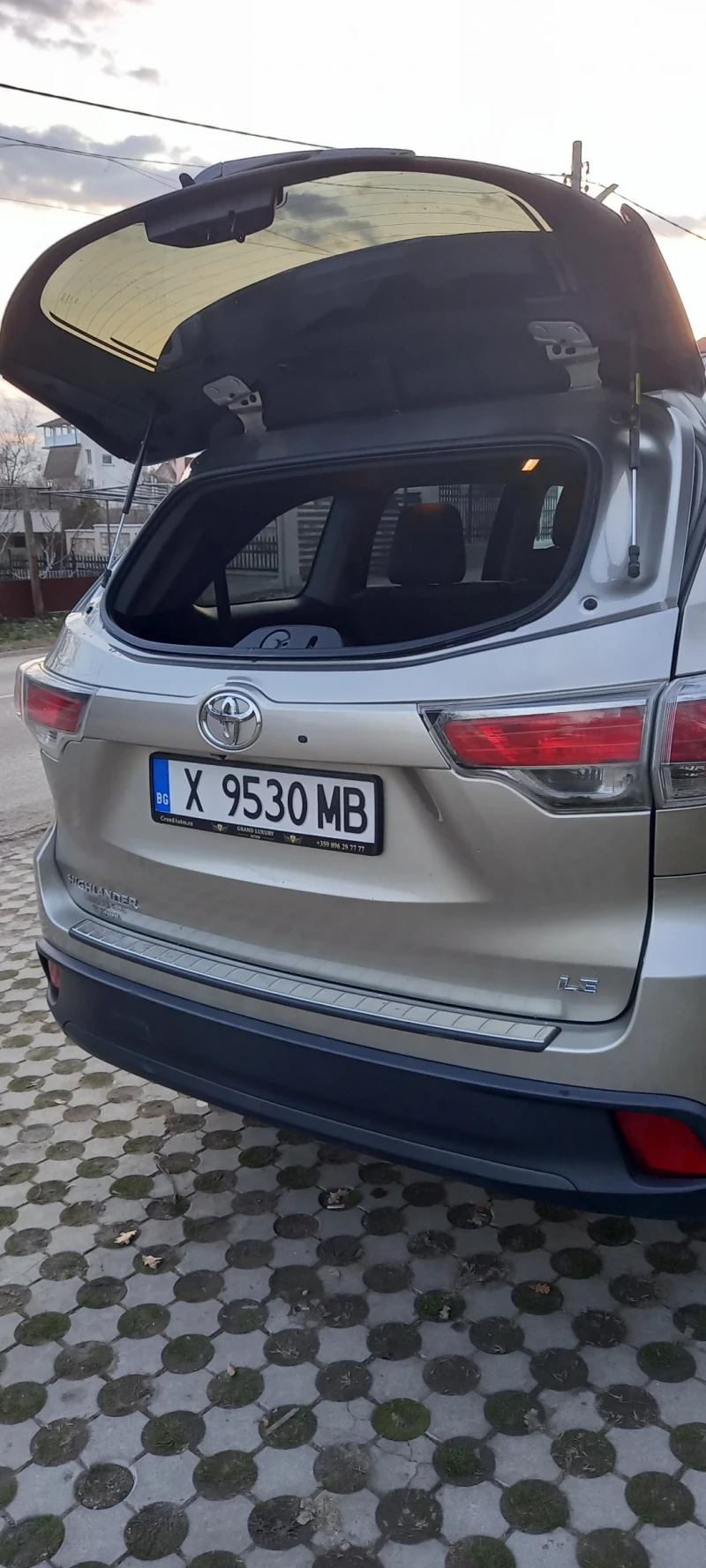 Toyota Highlander Toyota Highlander LE 3.5, снимка 5 - Автомобили и джипове - 52286033