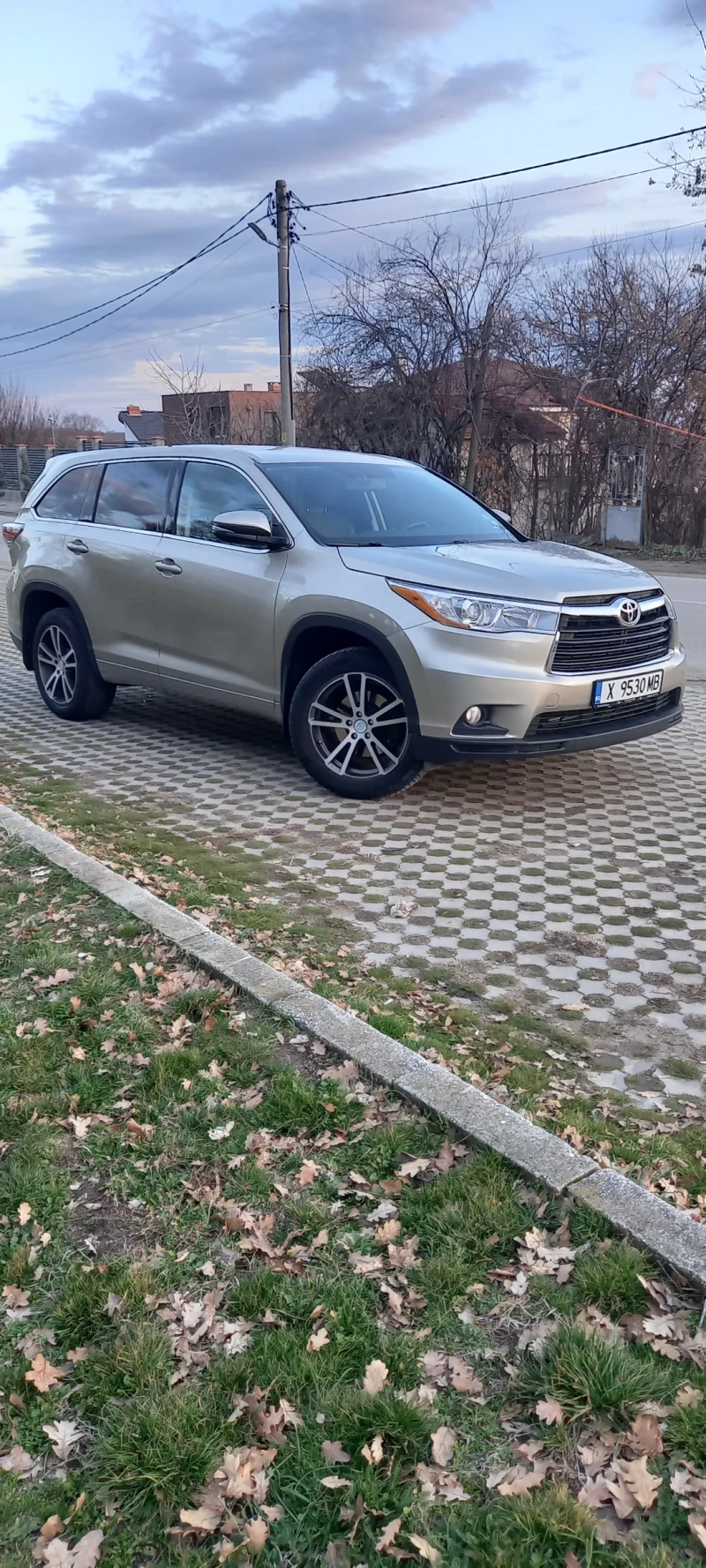 Toyota Highlander Toyota Highlander LE 3.5, снимка 3 - Автомобили и джипове - 52286033