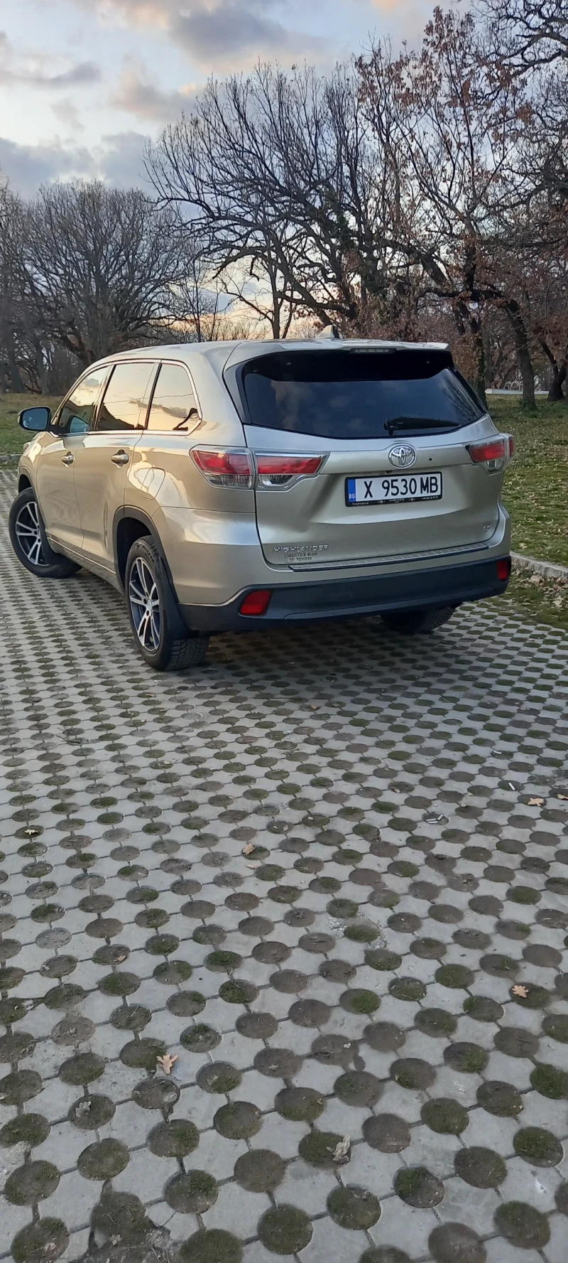 Toyota Highlander Toyota Highlander LE 3.5, снимка 4 - Автомобили и джипове - 52286033