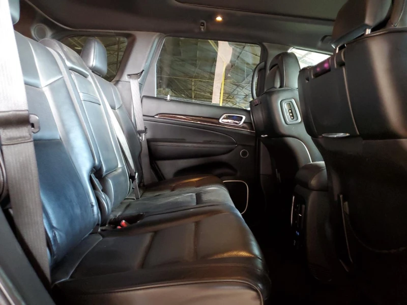 Jeep Grand cherokee OVERLAND* DISTRONIC* HARMAN* 8ZF* ПАНО, снимка 10 - Автомобили и джипове - 52755282