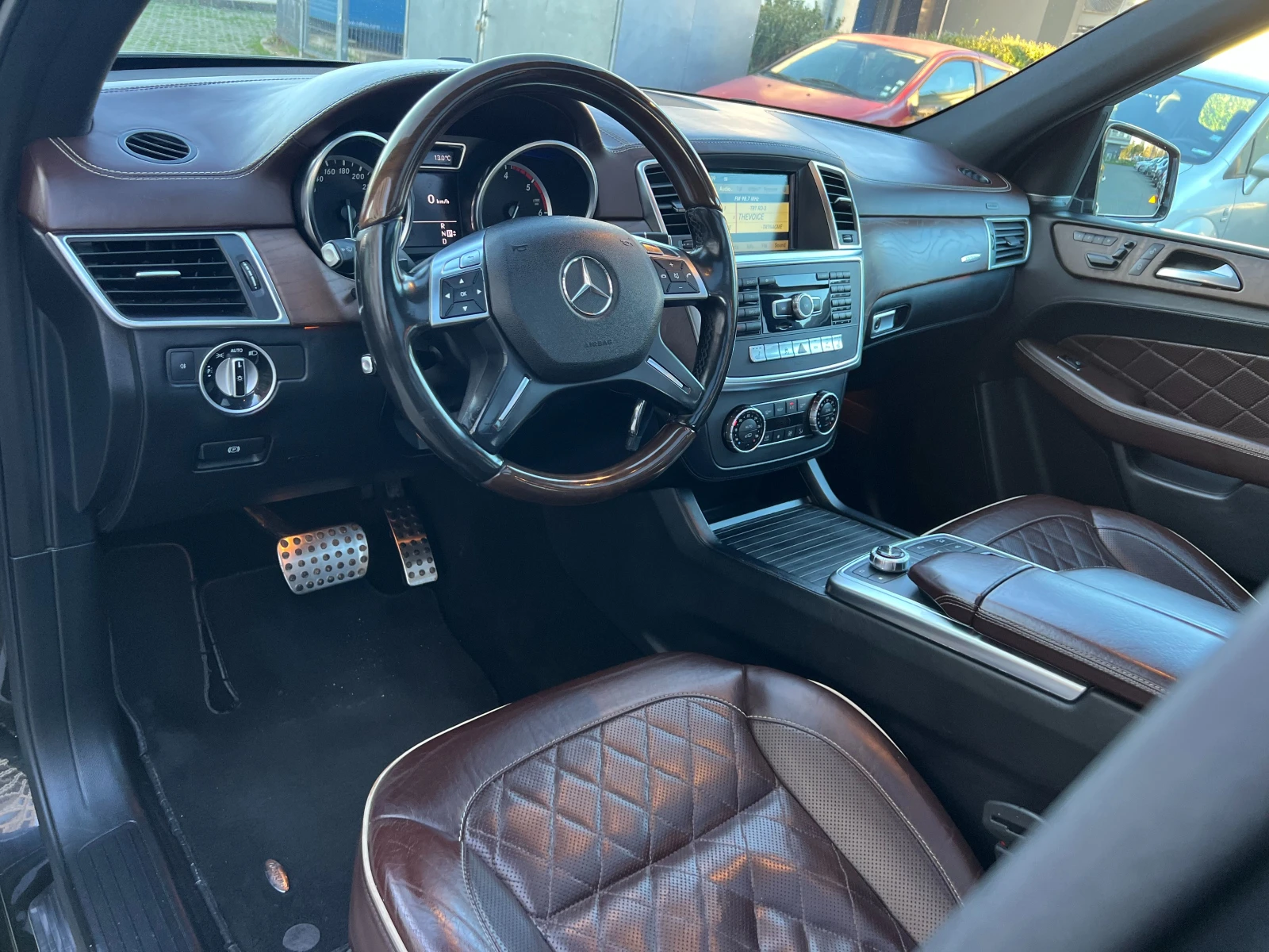 Mercedes-Benz ML 350 CDI AMG DESIGNO PANORAMA HARMAN/KARDON - изображение 9