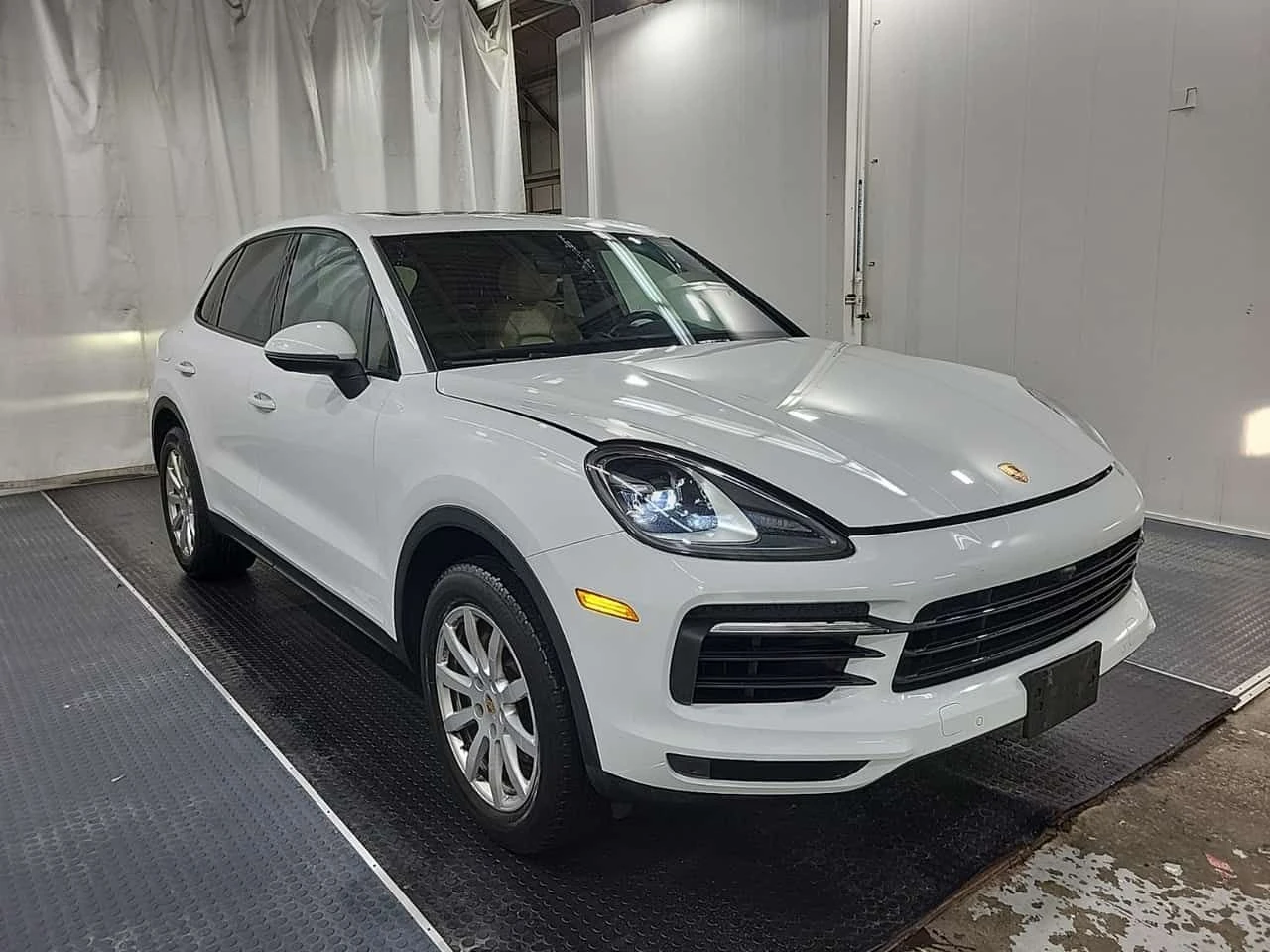 Porsche Cayenne  AWD| 360 КАМЕРИ| ПАНОРАМА| ПАМЕТ| CARFAX, снимка 2 - Автомобили и джипове - 54171788