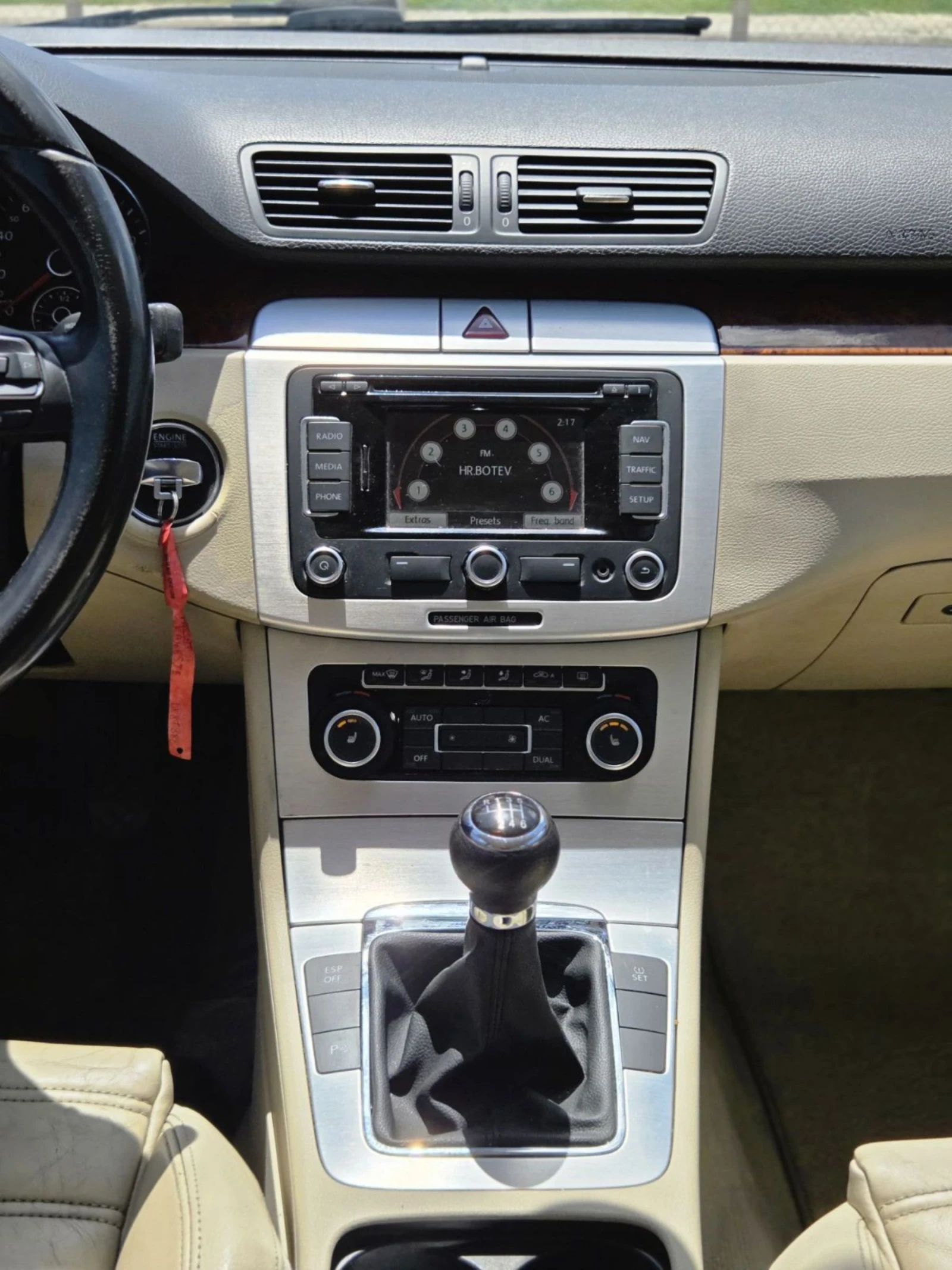 VW Passat 2.0D 140к FUL NAVI Кожа 4x4 , снимка 11 - Автомобили и джипове - 55190624