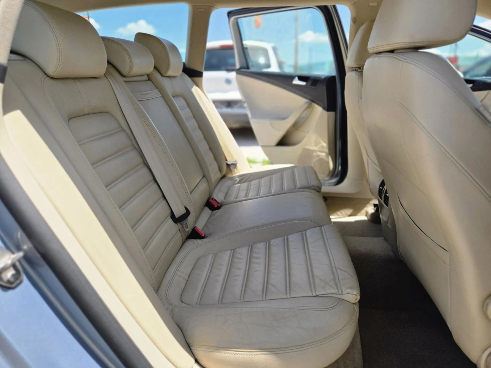 VW Passat 2.0D 140к FUL NAVI Кожа 4x4 , снимка 9 - Автомобили и джипове - 55190624