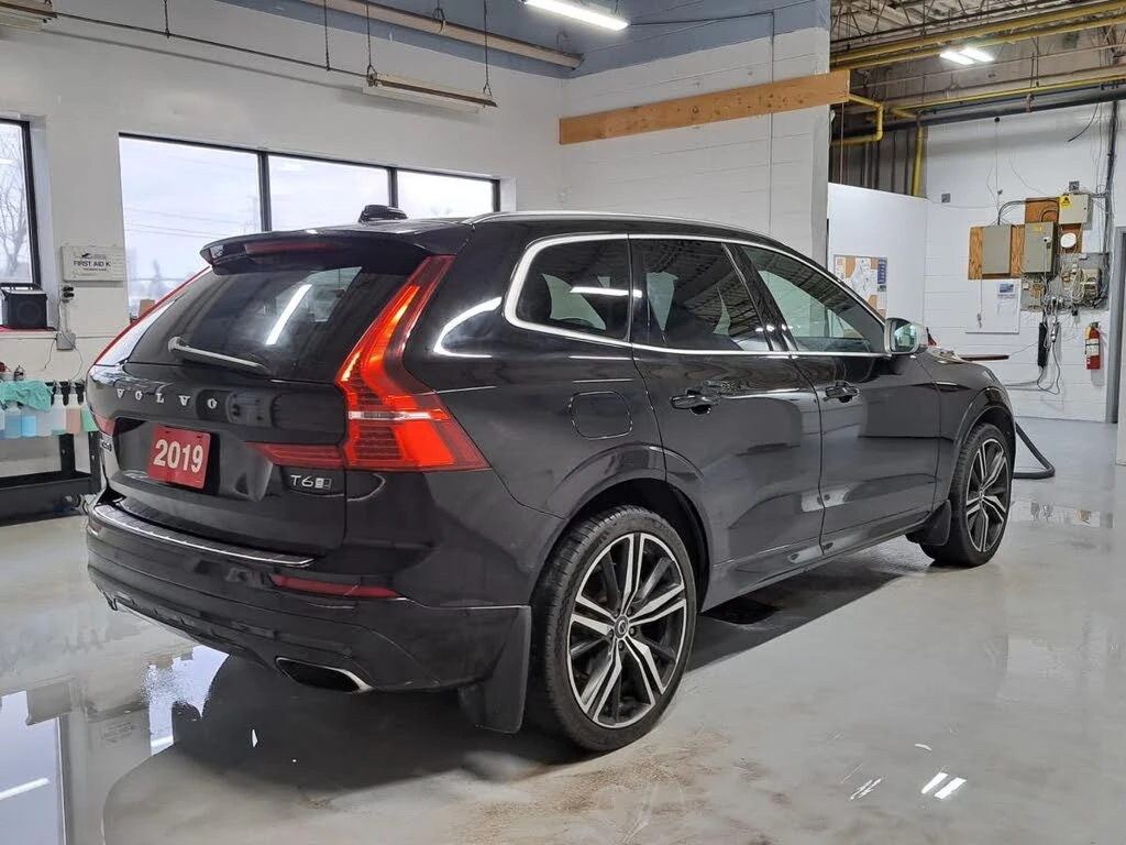 Volvo XC60 T6* R-DESIGN* DISTRONIC* BOWERS* 360* ПАНОРАМА, снимка 3 - Автомобили и джипове - 55283955