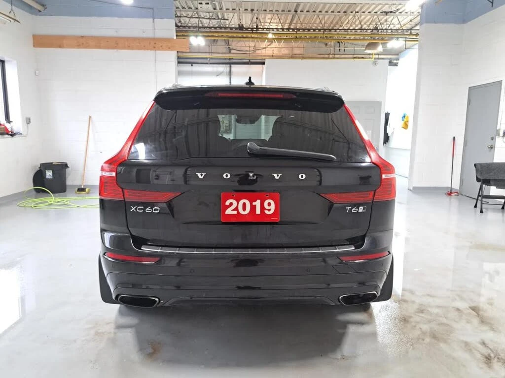 Volvo XC60 T6* R-DESIGN* DISTRONIC* BOWERS* 360* ПАНОРАМА, снимка 4 - Автомобили и джипове - 55283955