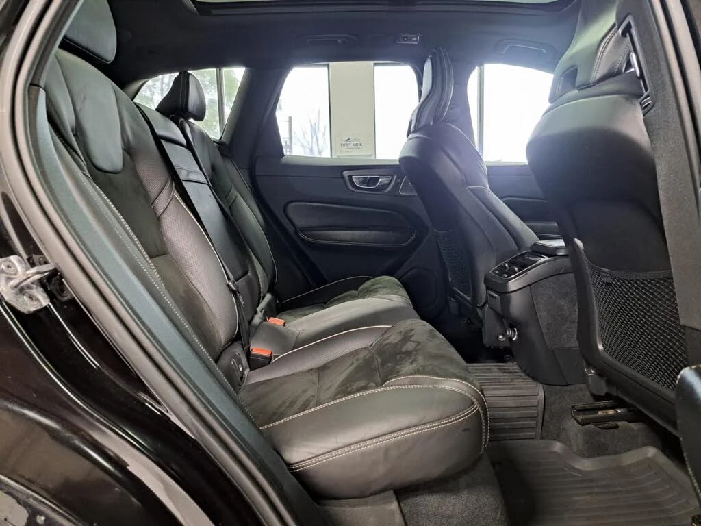 Volvo XC60 T6* R-DESIGN* DISTRONIC* BOWERS* 360* ПАНОРАМА, снимка 13 - Автомобили и джипове - 55283955