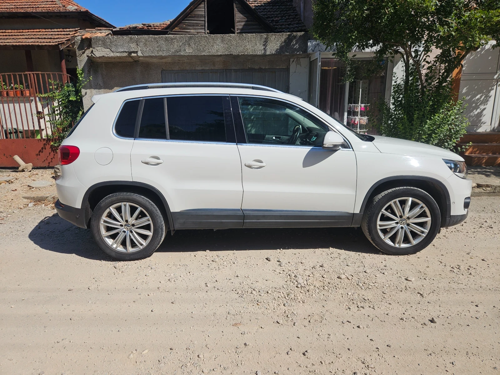 VW Tiguan, снимка 3 - Автомобили и джипове - 55619193