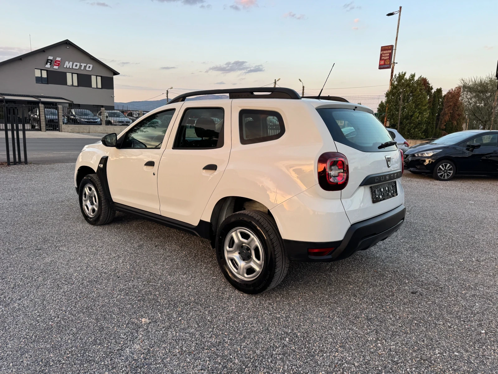 Dacia Duster 1.5DCI Facelift!! Klima !! 6speed!!  EURO 6, снимка 4 - Автомобили и джипове - 55728705