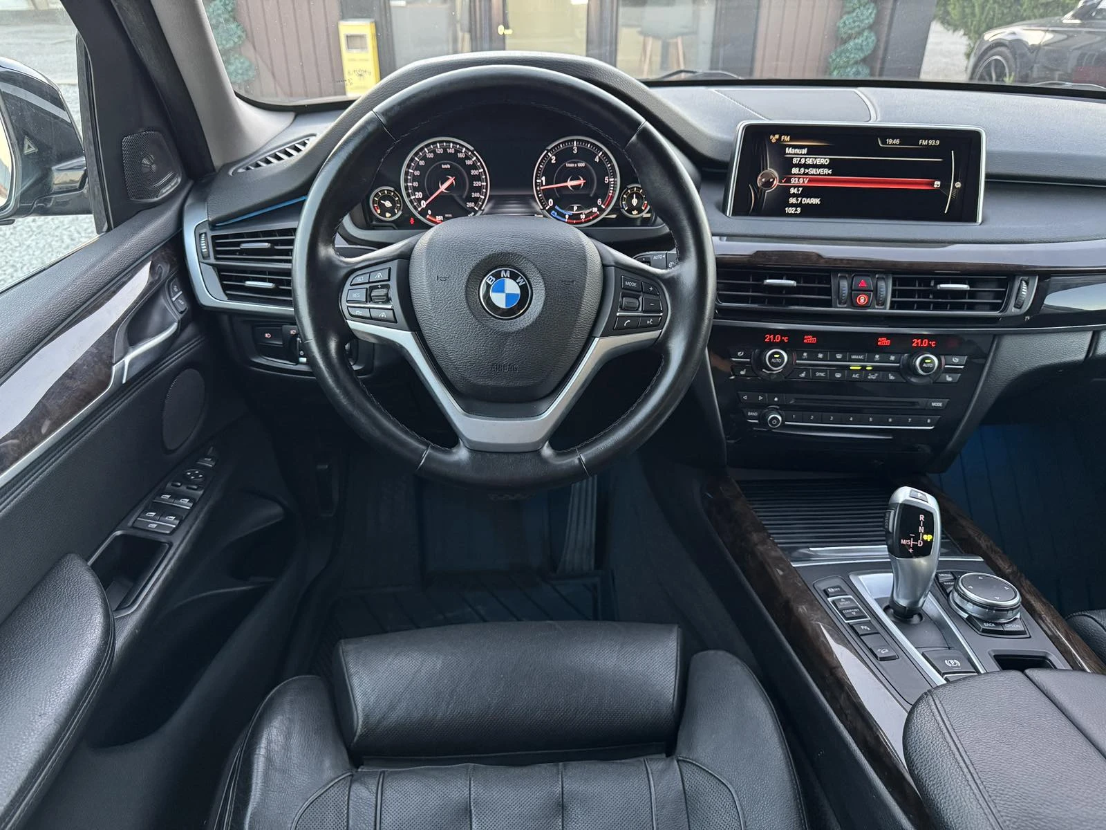 BMW X5 3.0D* XDRIVE* HUD* МОНИТОРИ* ДИГИТАЛЕН КИЛОМЕТРАЖ, снимка 10 - Автомобили и джипове - 55967841