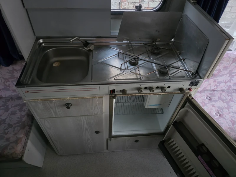 Каравана ABI KIP 380, снимка 11 - Каравани и кемпери - 52630462