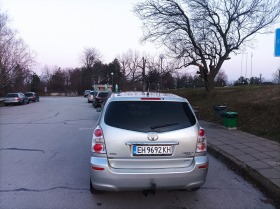Toyota Corolla verso Мини ван , снимка 16