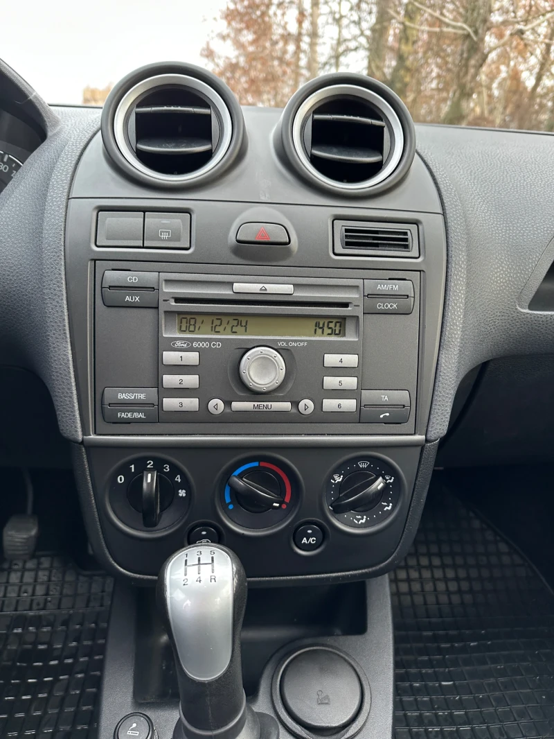 Ford Fiesta, снимка 8 - Автомобили и джипове - 48277432