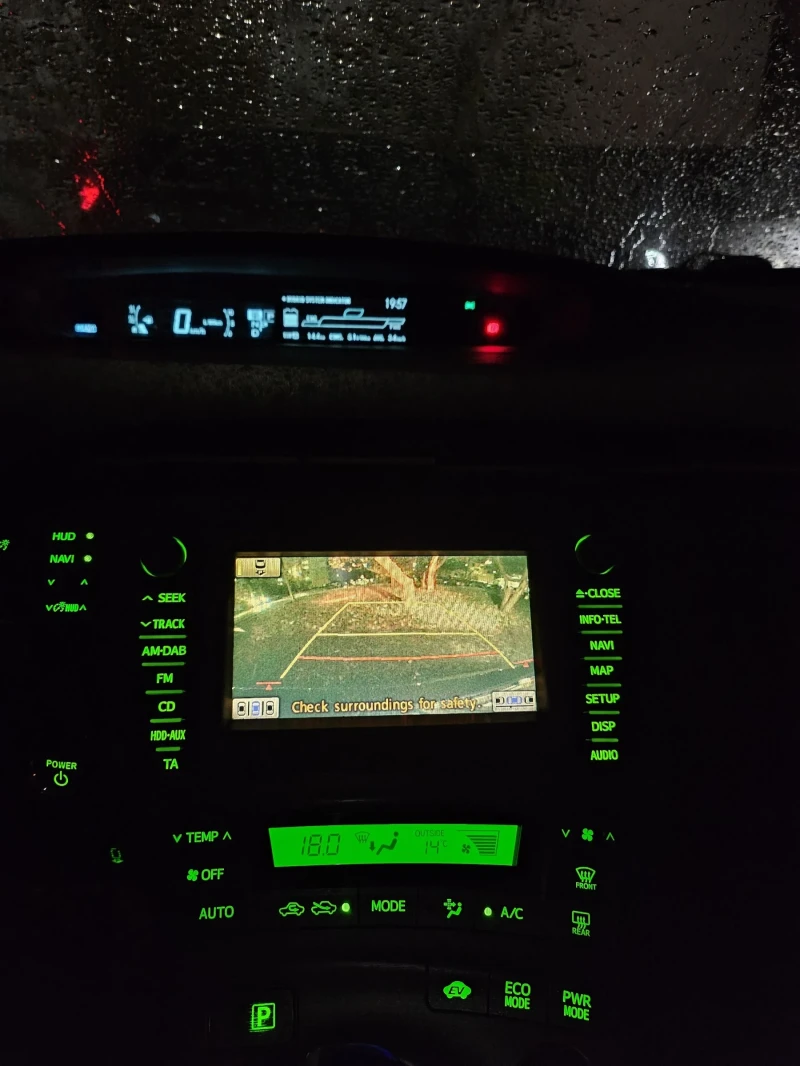 Toyota Prius 1.8L Hybrid, снимка 13 - Автомобили и джипове - 52598036