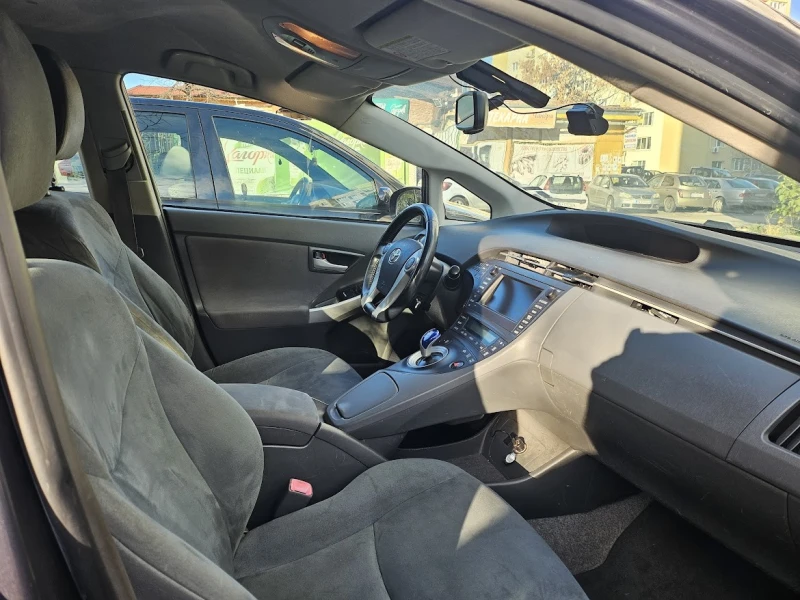 Toyota Prius 1.8L Hybrid, снимка 4 - Автомобили и джипове - 52598036