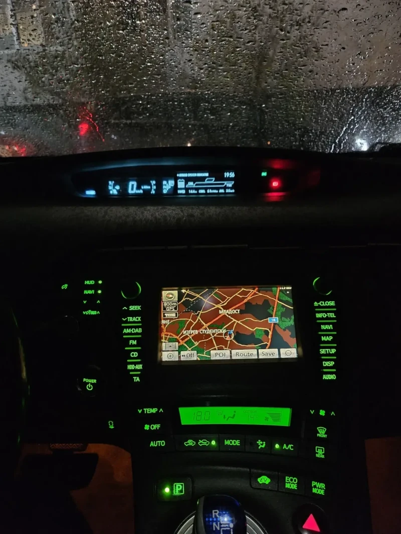 Toyota Prius 1.8L Hybrid, снимка 14 - Автомобили и джипове - 52598036