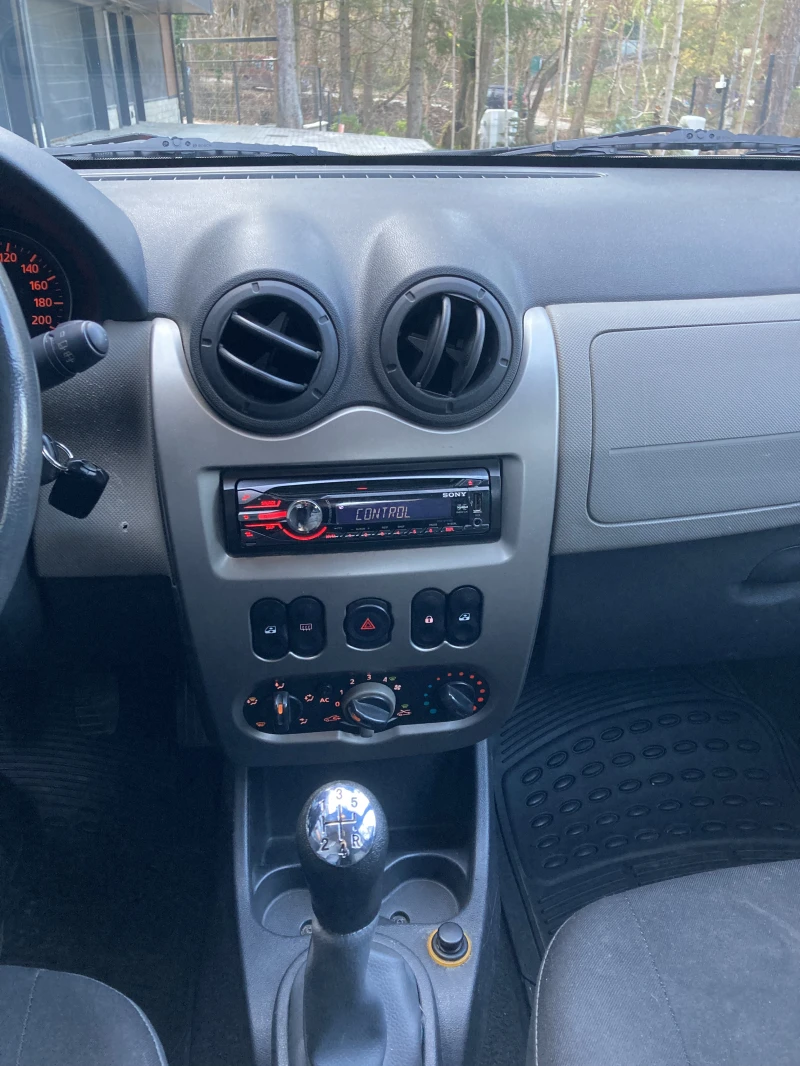 Dacia Sandero I, снимка 8 - Автомобили и джипове - 52696408