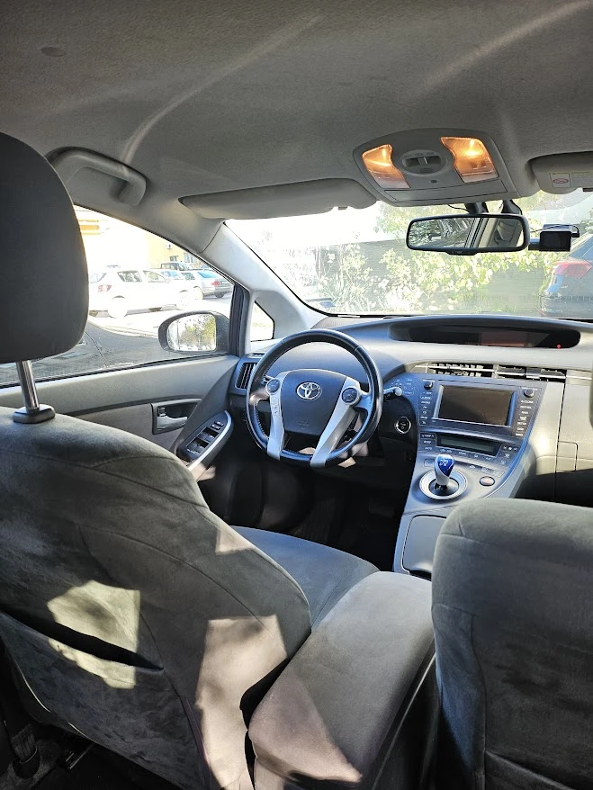 Toyota Prius 1.8L Hybrid - изображение 10