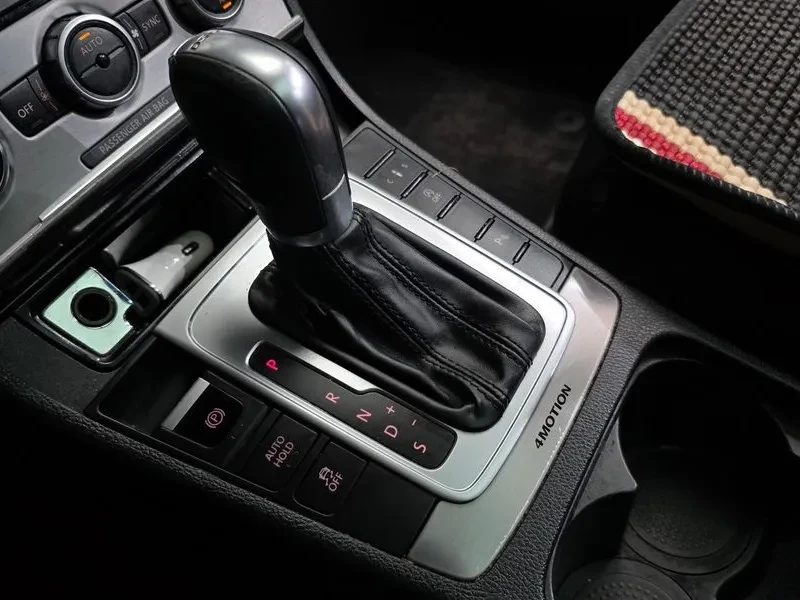 VW CC 2.0 TDI 4Motion, снимка 9 - Автомобили и джипове - 54303465