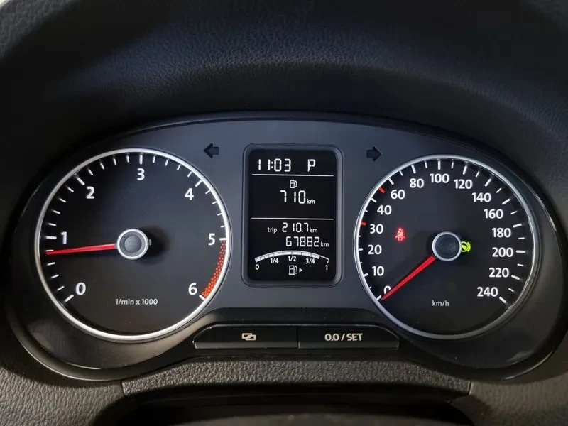 VW Polo 1.6 Tdi R-Line 5Th Generation, снимка 8 - Автомобили и джипове - 55948170