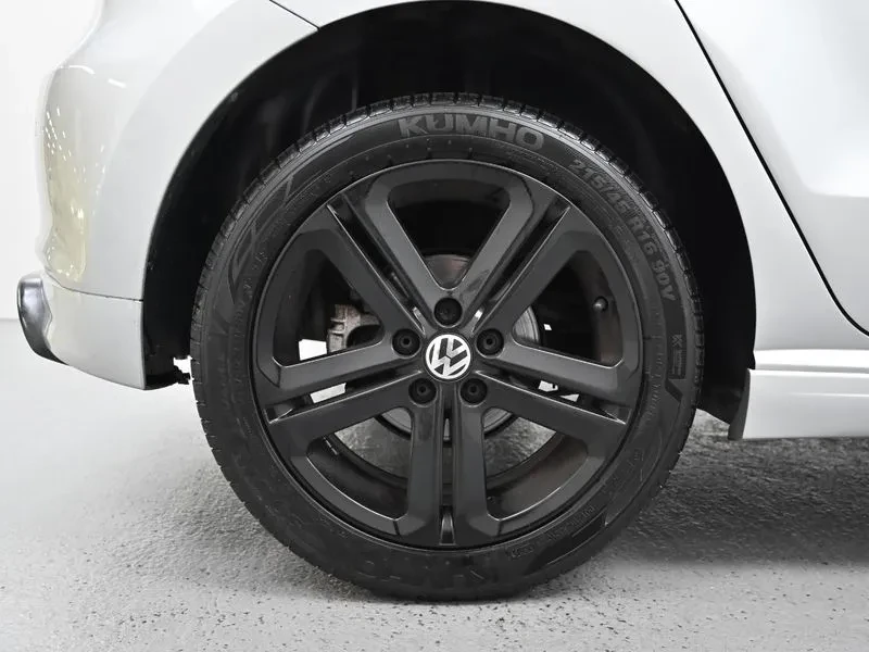 VW Polo 1.6 Tdi R-Line 5Th Generation, снимка 5 - Автомобили и джипове - 55948170