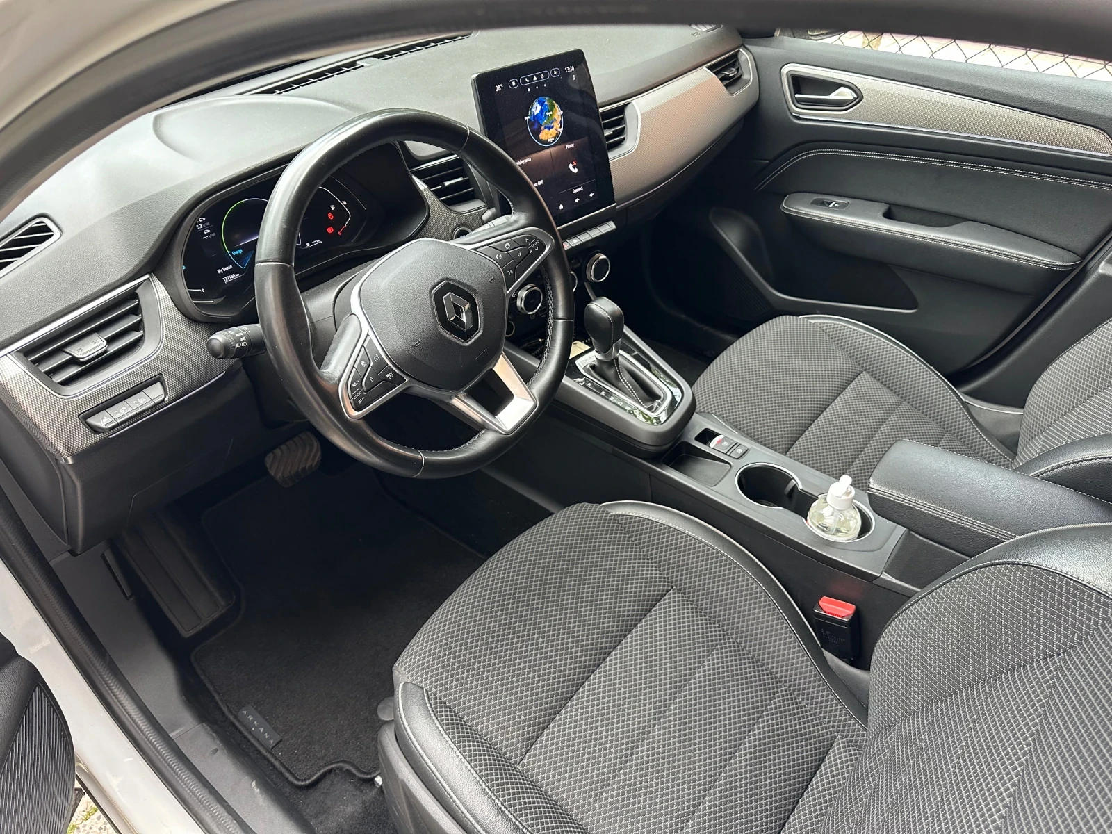 Renault Arkana 1.6 E-TECH Hybrid - изображение 6