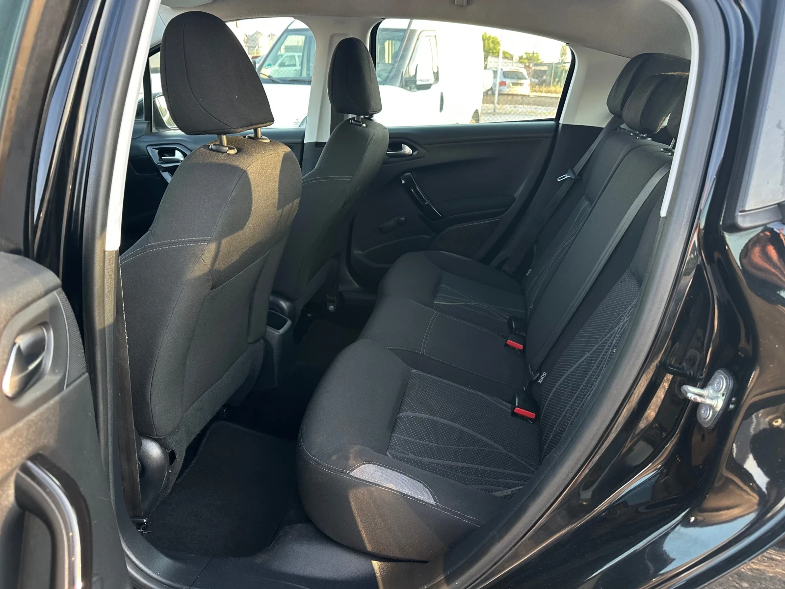 Peugeot 208 1.4 HDi Euro 5B - изображение 8