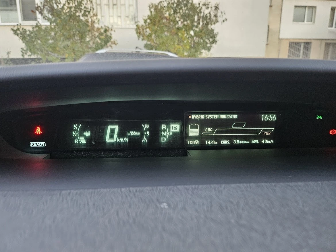 Toyota Prius 1.8L Hybrid - изображение 8