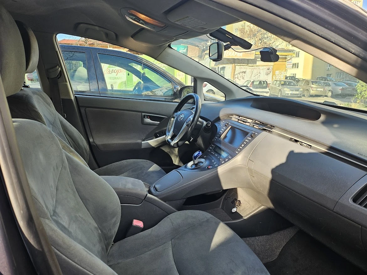 Toyota Prius 1.8L Hybrid - изображение 4