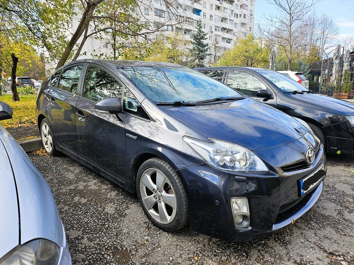 Toyota Prius 1.8L Hybrid - изображение 2