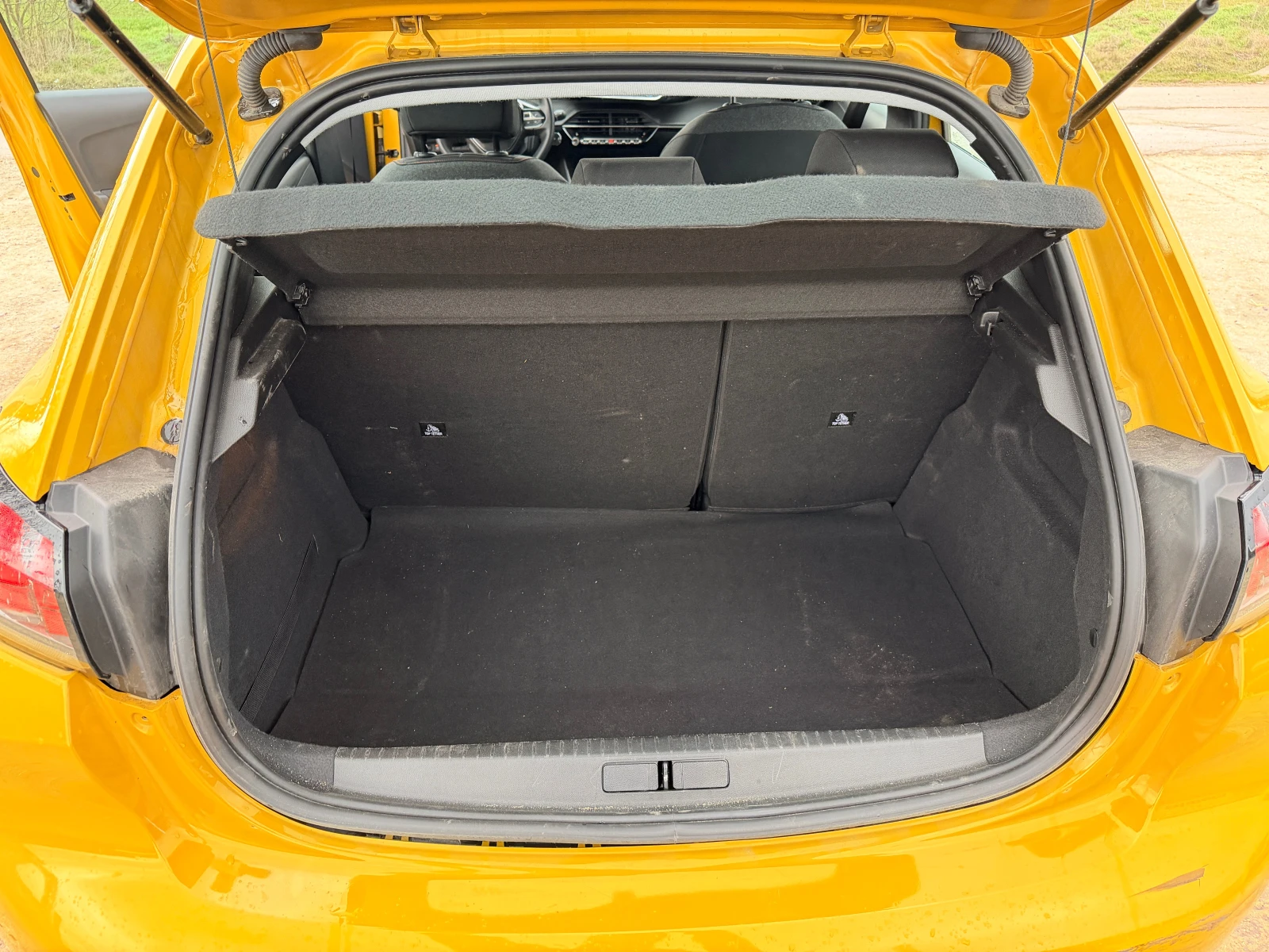 Peugeot 208 1.2 PureTech, снимка 11 - Автомобили и джипове - 53611270