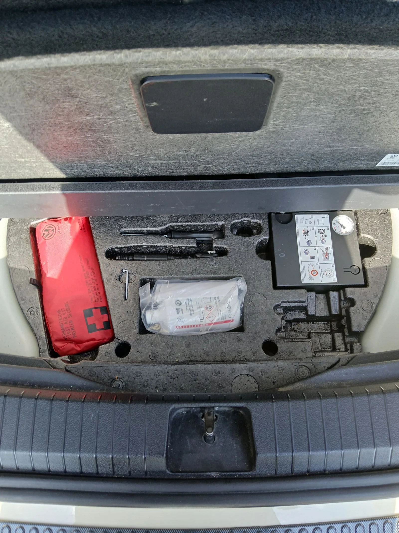 VW Touran, снимка 12 - Автомобили и джипове - 53977380