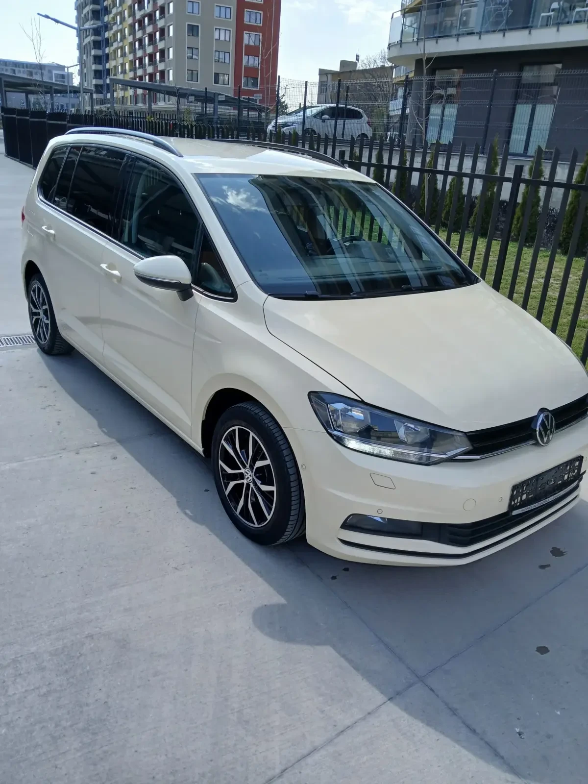 VW Touran, снимка 2 - Автомобили и джипове - 53977380