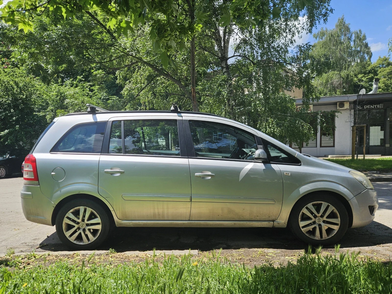Opel Zafira  B facelift, снимка 3 - Автомобили и джипове - 54667647