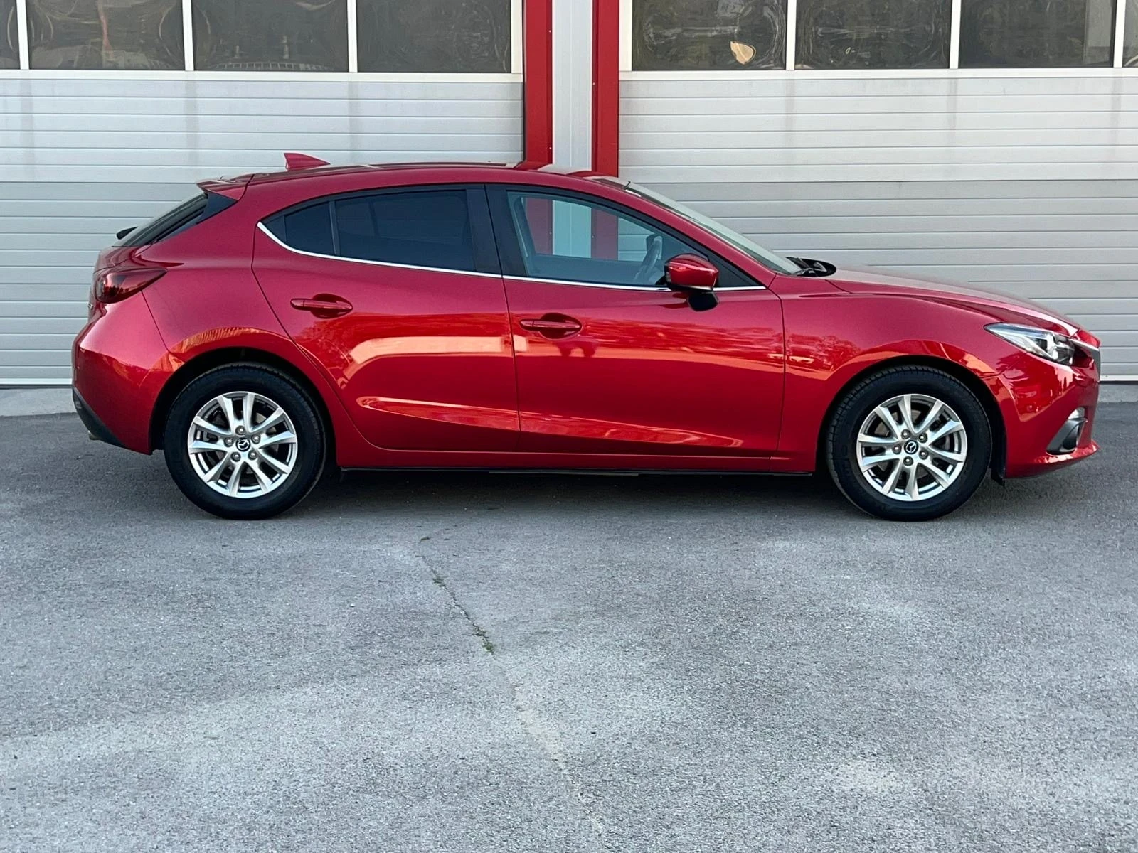 Mazda 3 1.5D SKY ACTIVE AUTOMATIK NAVI KEY LESS EVRO 6B , снимка 7 - Автомобили и джипове - 55826163