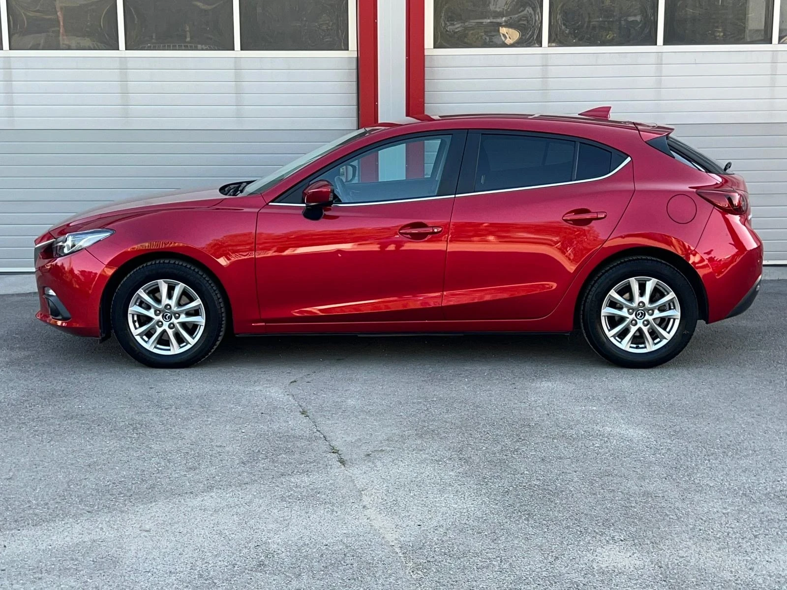 Mazda 3 1.5D SKY ACTIVE AUTOMATIK NAVI KEY LESS EVRO 6B , снимка 6 - Автомобили и джипове - 55826163